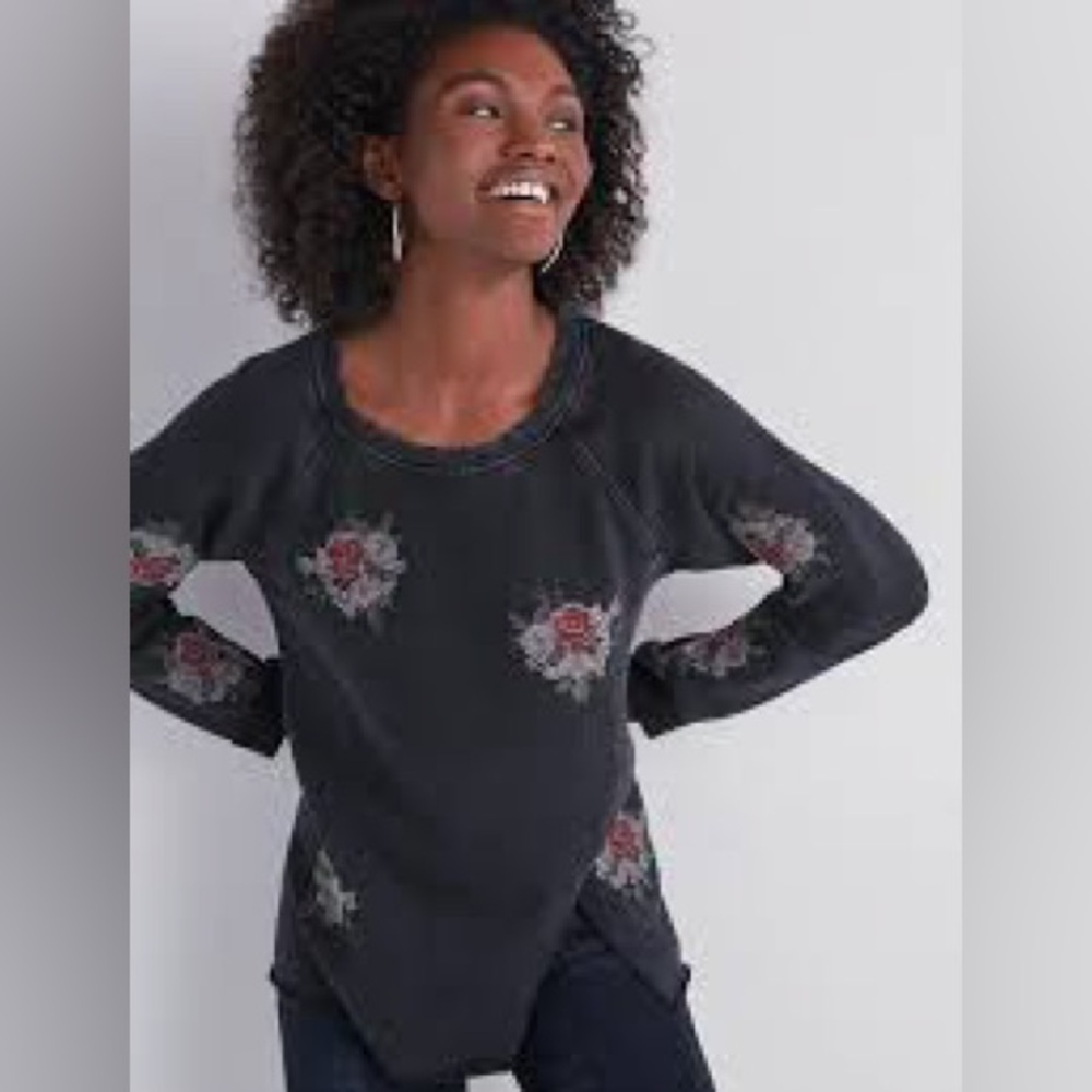 Lucky Brand Boho Distressed Ram Hem Black Floral Embroidered Crew Neck Sweater